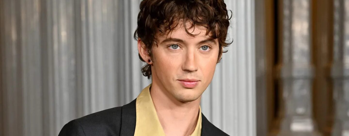 Troye Sivan détruit le chirurgien plasticien de TikTok qui lui a suggéré de se faire opérer pour réparer sa « mort de minet »