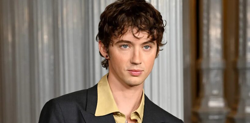 Troye Sivan détruit le chirurgien plasticien de TikTok qui lui a suggéré de se faire opérer pour réparer sa « mort de minet »