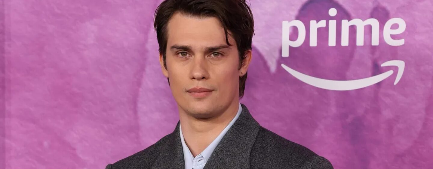Nicholas Galitzine montre ses muscles sexy et ses abdos déchirés dans le rôle de He-Man