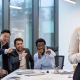 L’EEOC annule les directives inclusives LGBTQ sur le harcèlement au travail