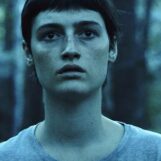 Mother of Flies s'attaque à la famille, à la mort et à la sorcellerie dans ce conte de fées sombre et douloureux.