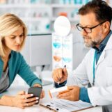 La Floride cherche à étendre l’interdiction des soins affirmant le genre ; pourrait criminaliser les pharmaciens et les conseillers