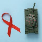 L'interdiction par l'armée des recrues séropositives pourrait créer un dangereux précédent, préviennent les experts