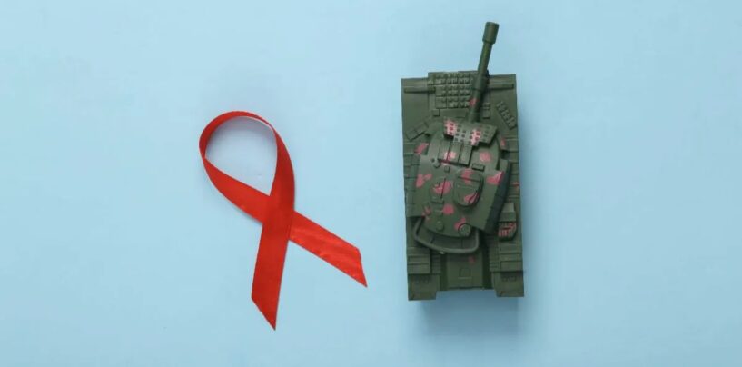 L'interdiction par l'armée des recrues séropositives pourrait créer un dangereux précédent, préviennent les experts