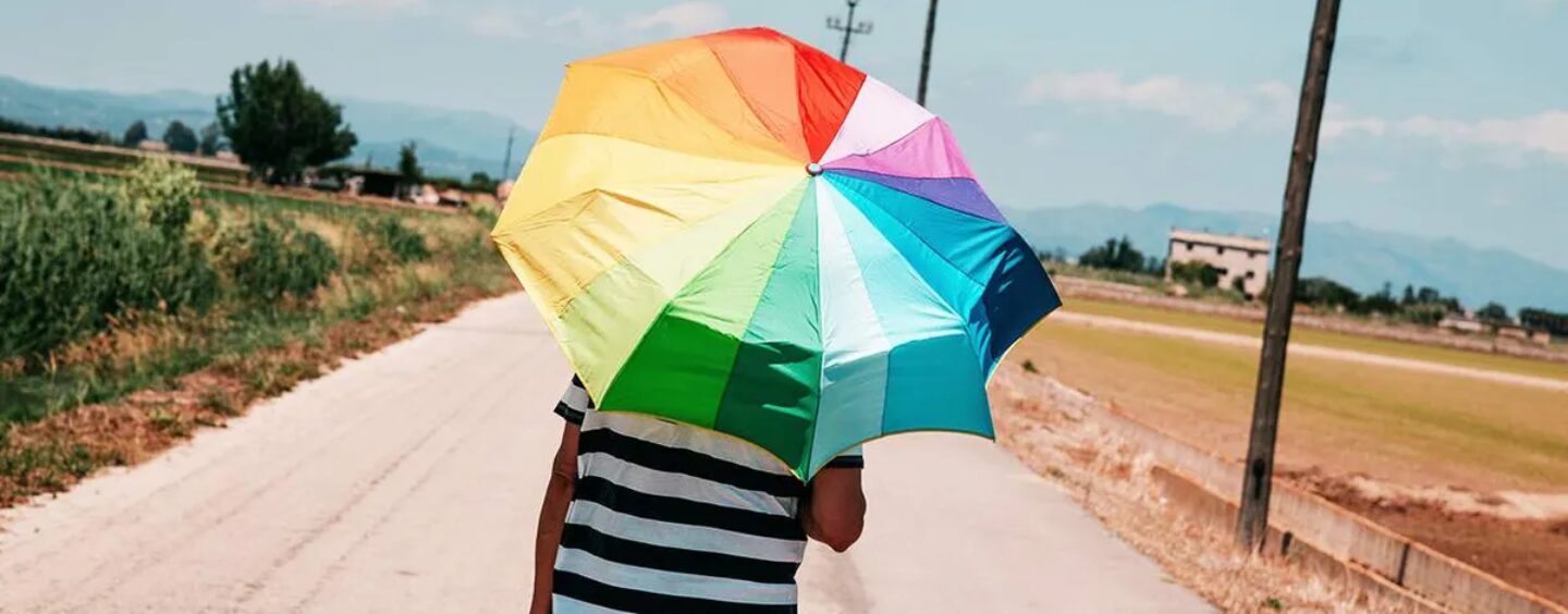 La solitude à la vue de tous : pourquoi tant d’hommes homosexuels se sentent inconnus