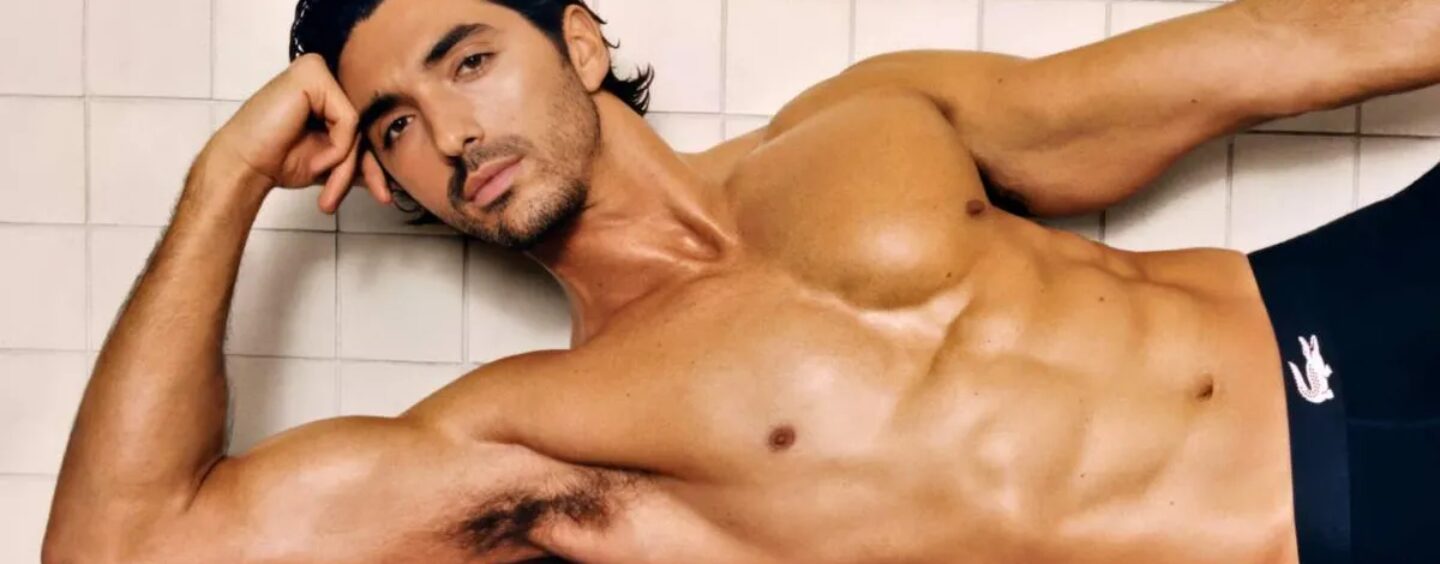 Taylor Zakhar Perez se fait prendre dans le vestiaire lors de la nouvelle campagne Lacoste