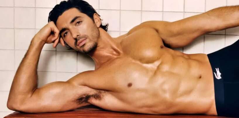 Taylor Zakhar Perez se fait prendre dans le vestiaire lors de la nouvelle campagne Lacoste