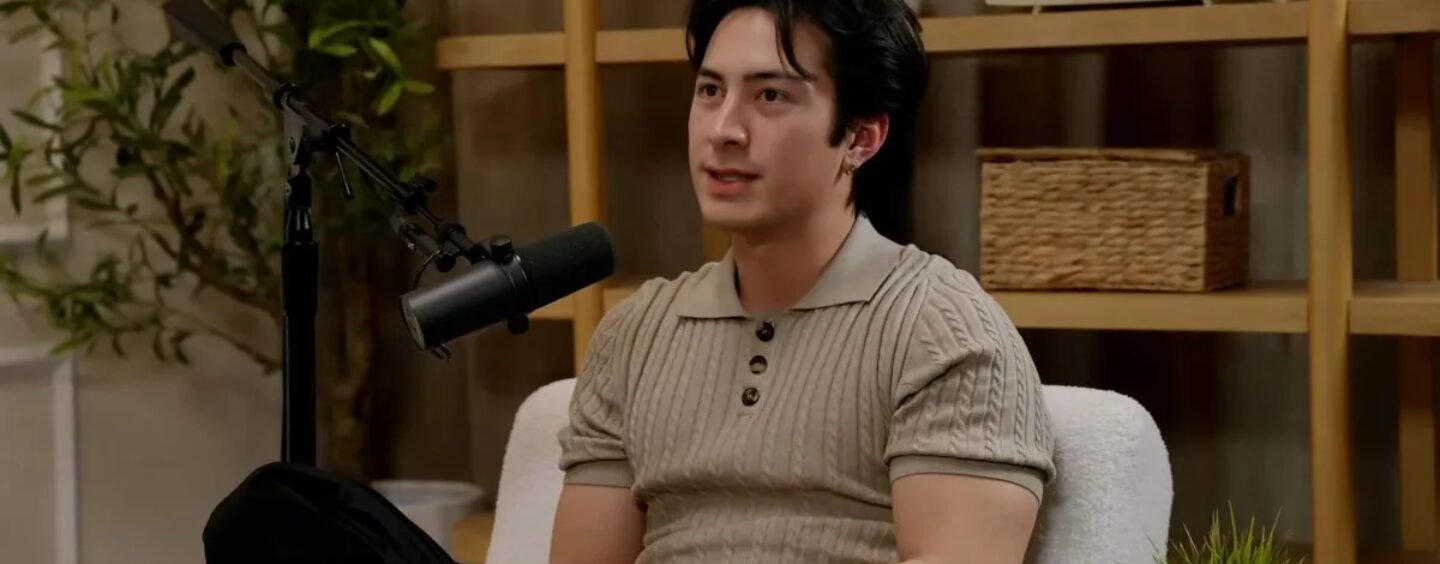 Hudson Williams dit que lui et Connor Storrie ont brisé la glace en ne portant rien d'autre qu'une chaussette