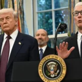 Tim Cook choisit la richesse plutôt que la justice et dorlote les mauvaises voies du dictateur Trump