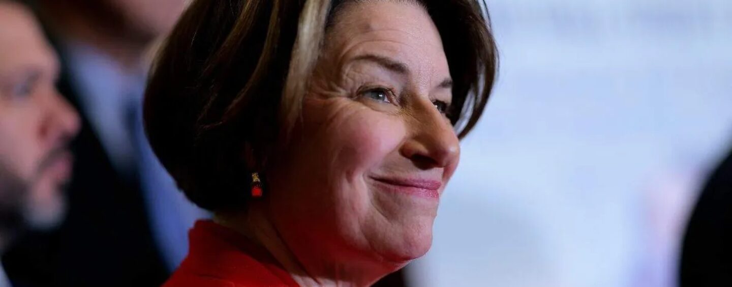 Amy Klobuchar, alliée LGBTQ+, lance une candidature solide pour le poste de gouverneur du Minnesota