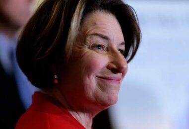 Amy Klobuchar, alliée LGBTQ+, lance une candidature solide pour le poste de gouverneur du Minnesota