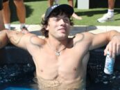 Rob Rausch montre sa ligne en V sexy et ses biceps bombés sur des photos virales