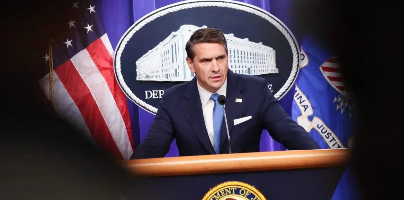 Le DOJ publie 3 millions de pages de fichiers Epstein, contenant 180 000 images et 2 000 vidéos