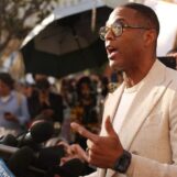 Don Lemon provocant dans ses premiers commentaires après son arrestation et sa libération de détention fédérale