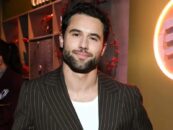 Robbie GK fléchit ses muscles sexy dans une nouvelle séance photo torride