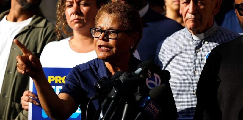 Le maire de Los Angeles dénonce les poursuites contre Don Lemon du ministère de la Justice après que le juge ait libéré un journaliste sans caution