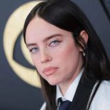 Billie Eilish dit « f*ck ICE » dans un discours enflammé aux Grammys