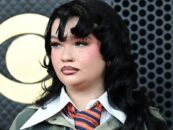 Lola Young, choquée, lâche une bombe F lors du discours des Grammys