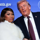 Nicki Minaj donne du rouge aux fans LGBTQ+ alors que les Grammys applaudissent son absence