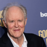 John Lithgow dénonce la transphobie de JK Rowling et défend son rôle de Dumbledore