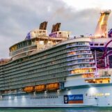 Neuf hommes arrêtés pour drogue alors qu'ils tentaient d'embarquer à bord de l'immense croisière gay Atlantis à Miami