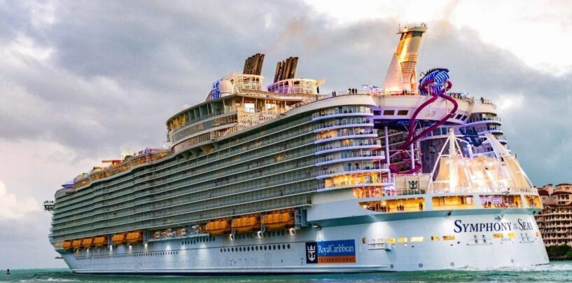 Neuf hommes arrêtés pour drogue alors qu'ils tentaient d'embarquer à bord de l'immense croisière gay Atlantis à Miami