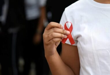 Les Noirs américains sont criminalisés de manière disproportionnée parce qu’ils vivent avec le VIH. Voici comment