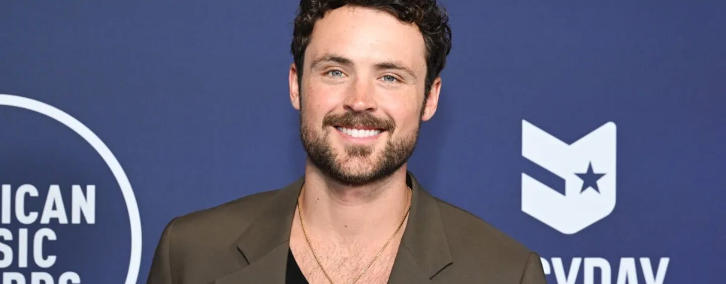 Dylan Efron se déshabille et porte un caleçon moulant dans une nouvelle vidéo sexy