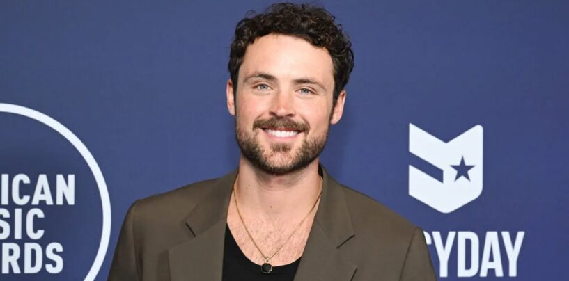 Dylan Efron se déshabille et porte un caleçon moulant dans une nouvelle vidéo sexy