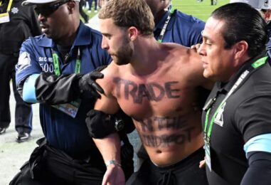 Un joueur du Super Bowl avec « Trade » sur sa poitrine nue a été le moment gay accidentel de cette année