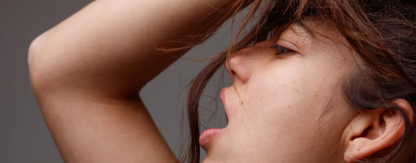 Vous vous sentez épuisé ? Ce coach sexe et intimité LGBTQ+ a une solution très torride