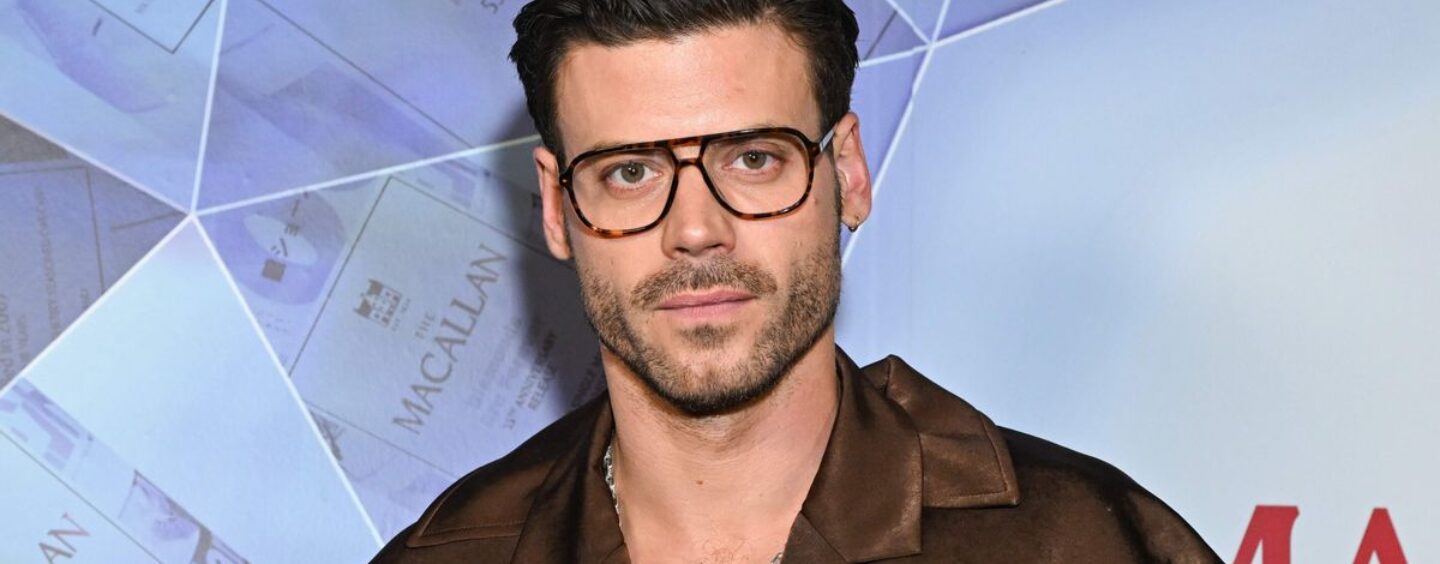 François Arnaud montre ses muscles sexy sur une nouvelle photo torride