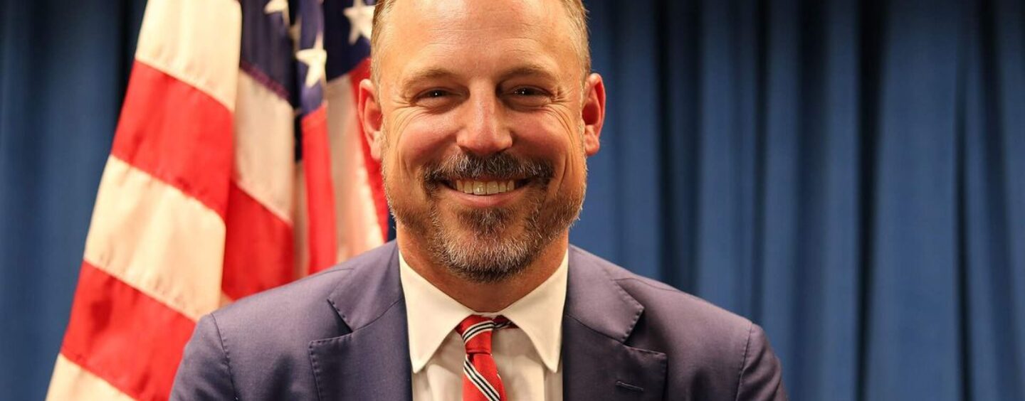 Don Lemon engage un ancien procureur fédéral qui a démissionné après que l'administrateur de Trump ait tenté d'enquêter sur la femme de Renee Good