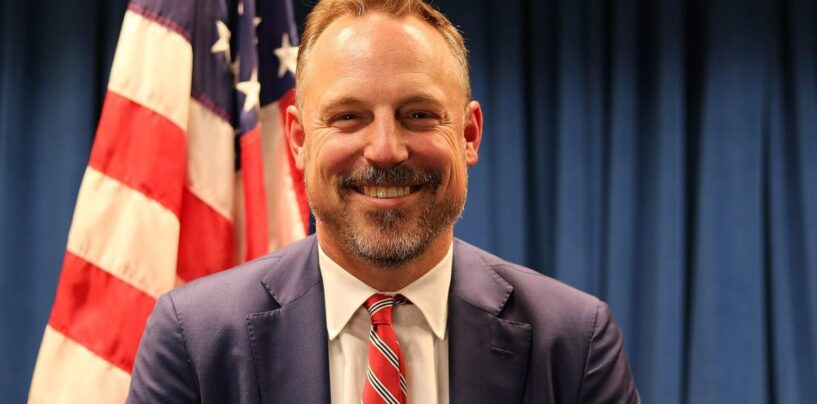 Don Lemon engage un ancien procureur fédéral qui a démissionné après que l'administrateur de Trump ait tenté d'enquêter sur la femme de Renee Good