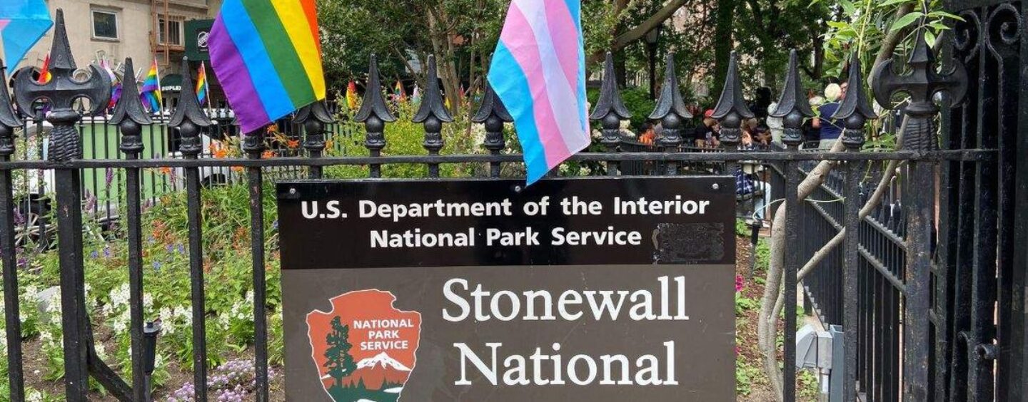 Ils peuvent abattre le drapeau, mais ils ne peuvent pas abattre l'histoire de Stonewall.