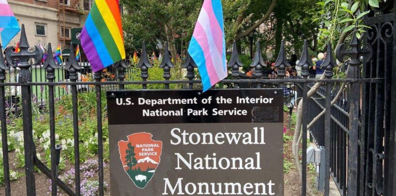 Ils peuvent abattre le drapeau, mais ils ne peuvent pas abattre l'histoire de Stonewall.