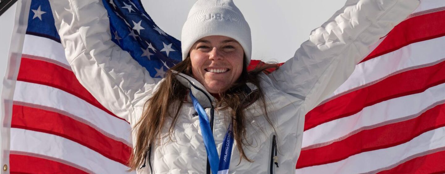 La skieuse bisexuelle Breezy Johnson se fiance après avoir remporté l'or aux Jeux olympiques d'hiver