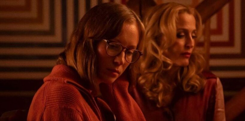 Notre premier aperçu de Hannah Einbinder et Gillian Anderson dans leur film d'horreur lesbien est ici