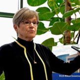 La gouverneure du Kansas, Laura Kelly, oppose son veto au projet de loi anti-trans sur les « primes dans les toilettes »