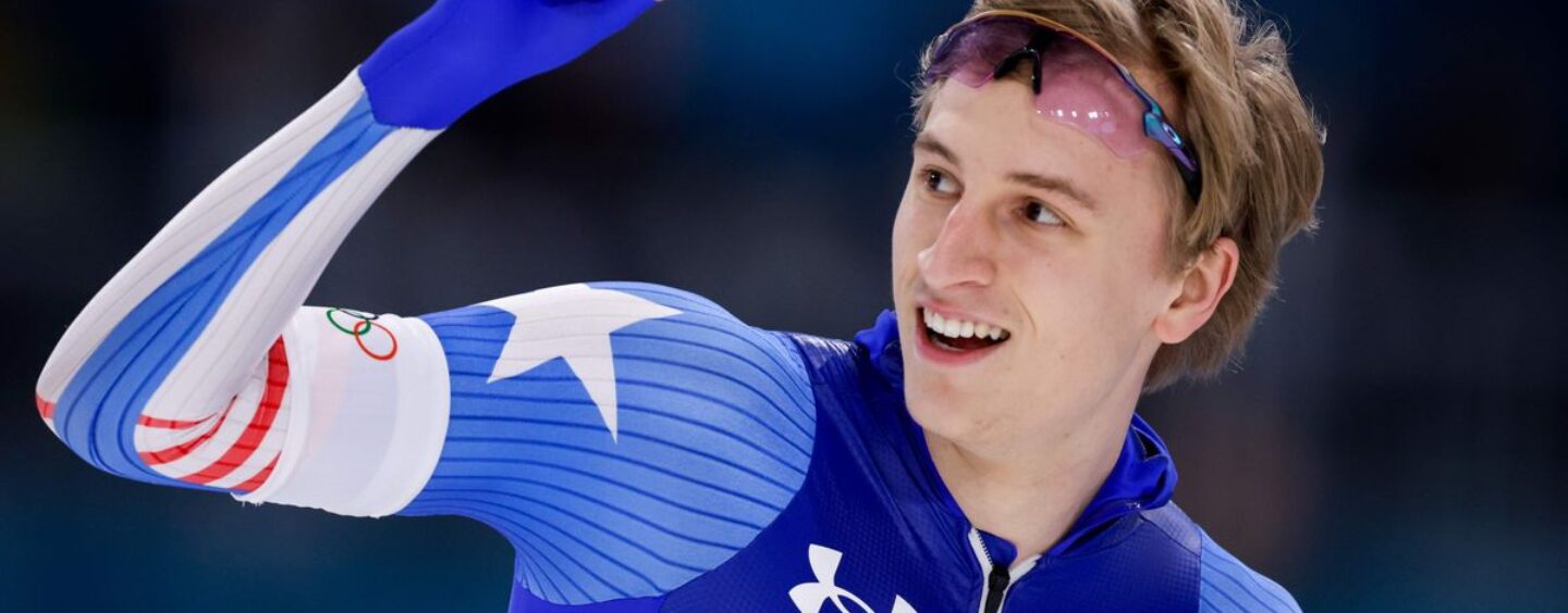 Le patineur de vitesse olympique Jordan Stolz a remporté l'or, mais Internet ne peut pas se remettre de son butin encombré