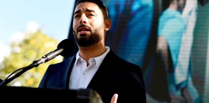 Un démocrate critiqué pour un mémo de campagne laissant entendre que les candidats LGBTQ+ ne sont pas éligibles dans une course clé en Californie