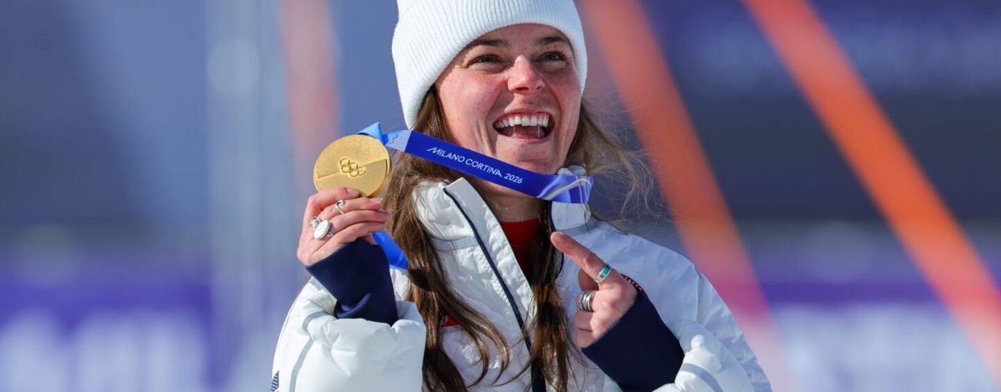 La skieuse bisexuelle Breezy Johnson brise le silence suite aux réactions négatives suscitées par ses fiançailles aux Jeux olympiques