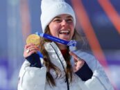 La skieuse bisexuelle Breezy Johnson brise le silence suite aux réactions négatives liées à ses fiançailles aux Jeux olympiques