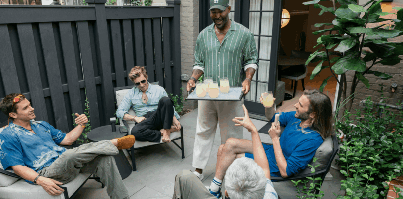 Queer Eye Feud : Karamo affirme qu'il « forçait les liens » pendant des années