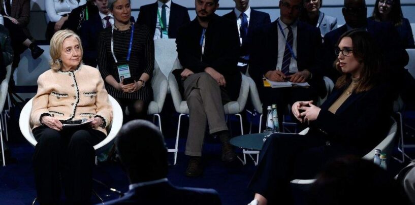 Hillary Clinton et Sarah McBride révèlent comment la « rareté » comme arme alimente les attaques politiques anti-trans