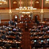 Les législateurs du Kansas annulent le veto du gouverneur sur le projet de loi anti-trans sur les « primes dans les toilettes »