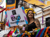 "Pourquoi devrais-je te célébrer ?": Faire son coming-out à 40 ans à l'ère des réactions négatives envers les trans