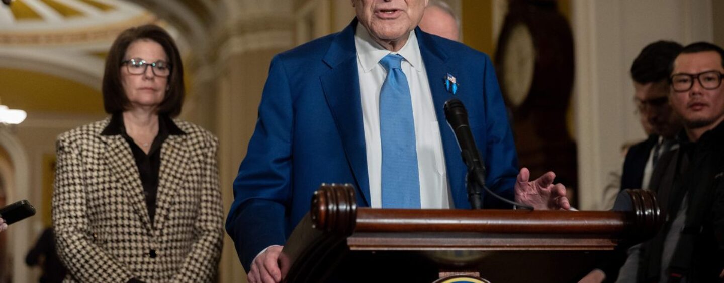 Chuck Schumer rédige un projet de loi pour protéger les drapeaux de la fierté sur les sites des parcs nationaux comme le mémorial de Stonewall