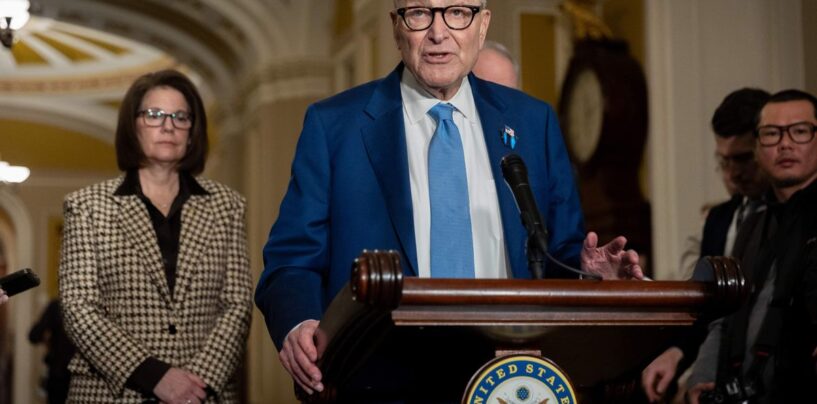 Chuck Schumer rédige un projet de loi pour protéger les drapeaux de la fierté sur les sites des parcs nationaux comme le mémorial de Stonewall