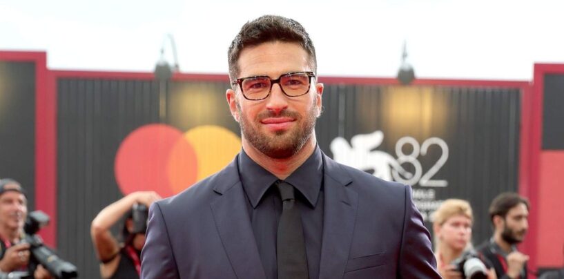 Alvise Rigo se déshabille avec un Speedo serré dans une nouvelle vidéo sexy